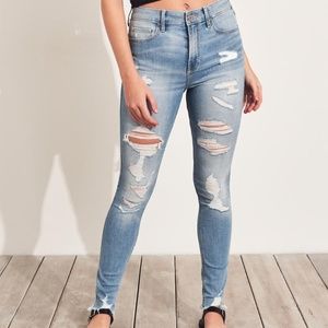 NWOT Hollister Ripped Skinny Jeans